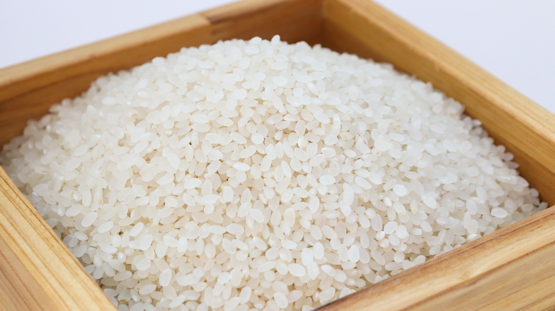 Image of rice in a wooden box
